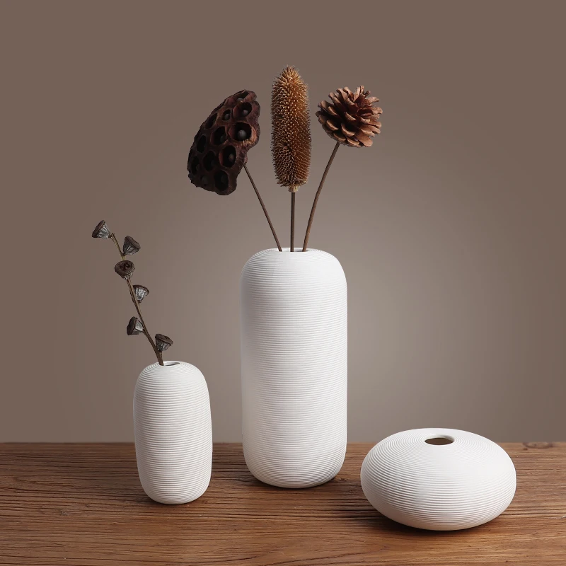 Keramikas Vāze Apdare mūsdienu vienkāršu Japāņu Zen stilā ziedu žāvēšanas ierīci, Tea House Hotel dzīvojamā istaba, veranda apdare