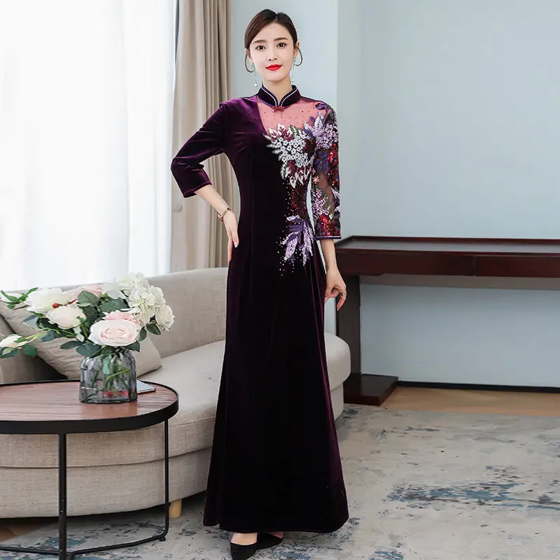 Izšuvumi Samta Qipao Kleitu Ilgi Banketa Dāmas Cēli Rudens Ziemas Ķīniešu Stila Slim Cheongsam Elegants Puse Drēbes Y663