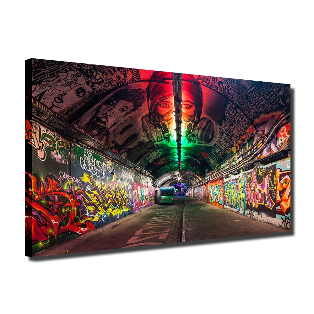 Londonas slavenais grafiti tunelī ir vietējās pārbūvēta zvaigžņu kanvas glezna izdrukāt plakātu sienas mākslas dekori