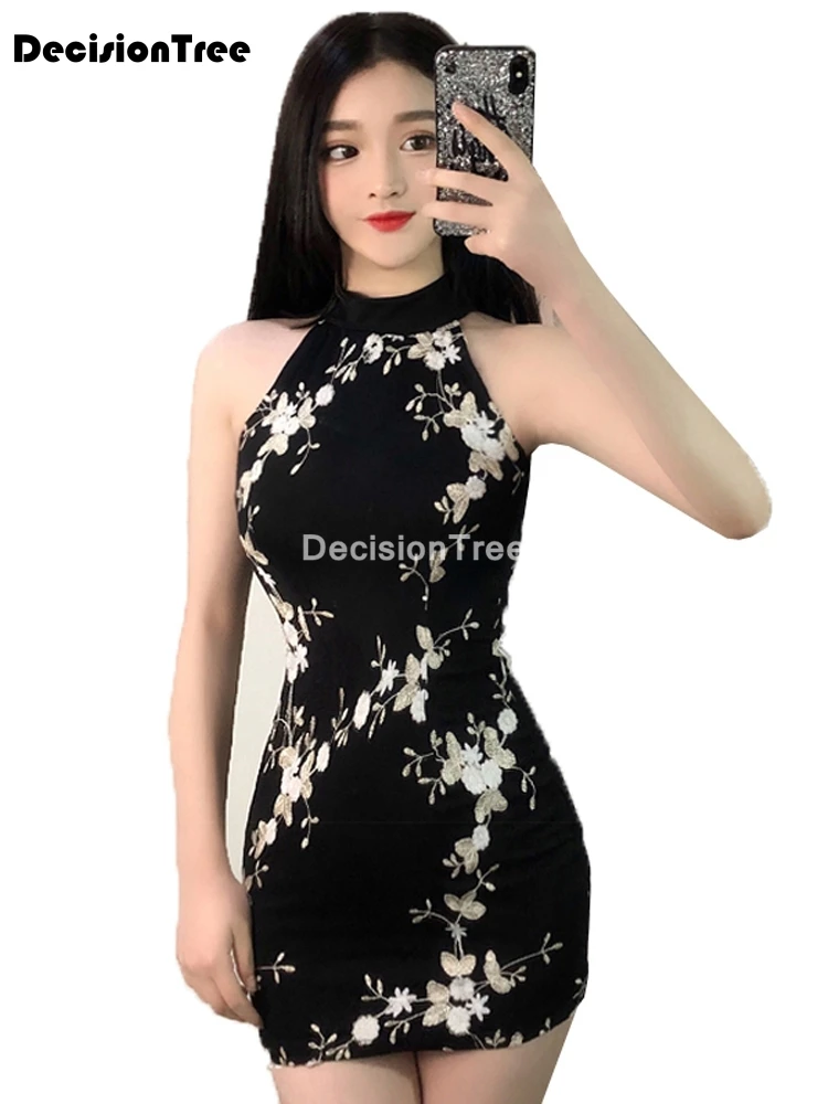 Ir 2021. ķīniešu kleita ķīnas puse kleita cheongsam mūsdienu bez piedurknēm qipao ziedu drukāt pavada v kakla backless cheongsam vestidos