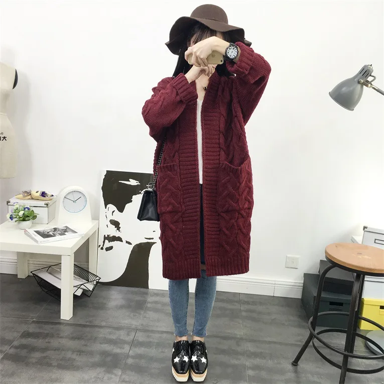 Ziemas jaunu stilu sabiezējums vidēji garš trikotāžas džemperis mētelis, sieviešu korejiešu versija zaudēt lielu kods brīvā laika jaciņa.