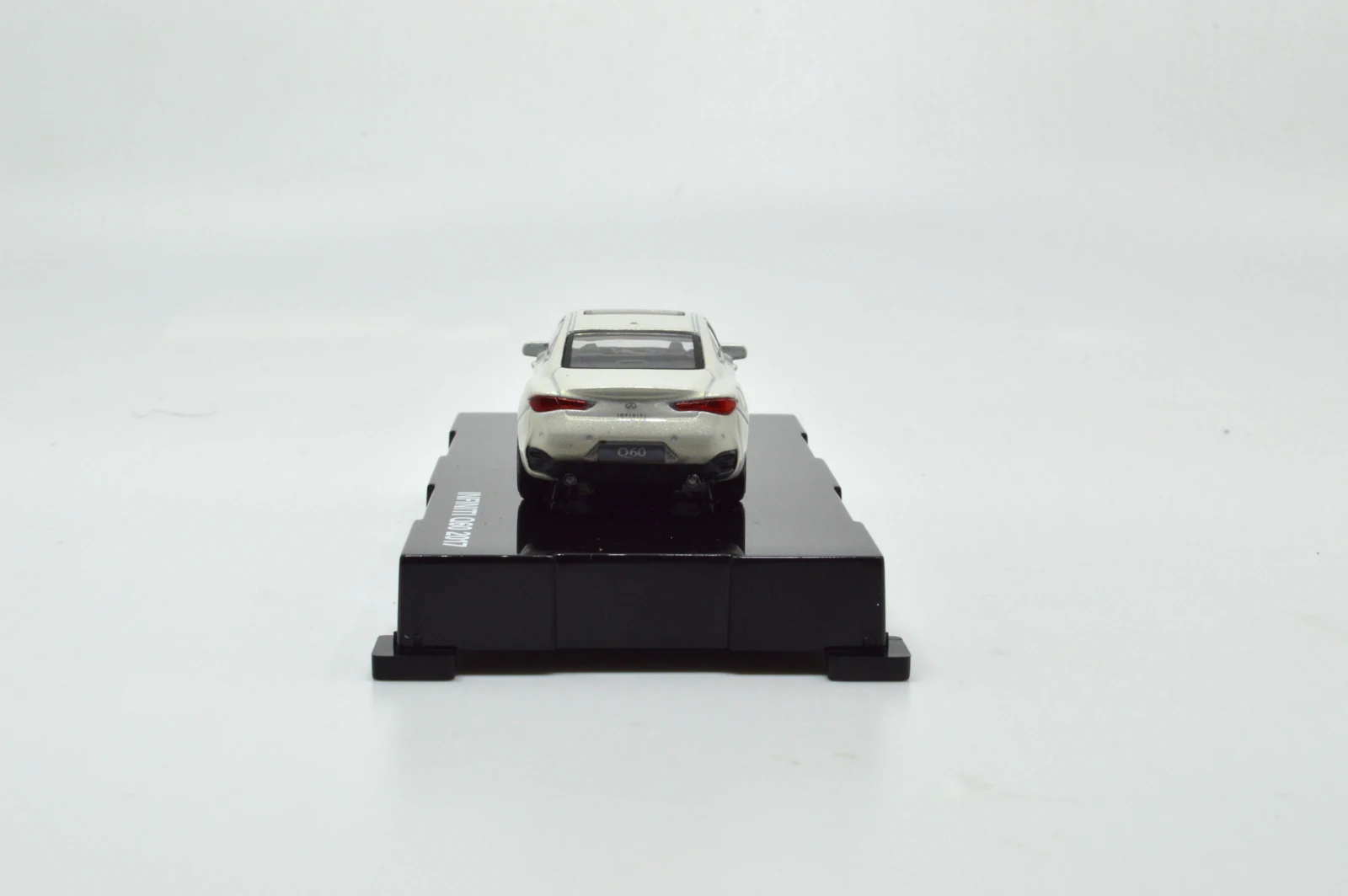 Paudi 1/64 1:1 64 64 Skalas Infiniti Q60 Balts 2017 Lējumiem Miniatūra Automašīnas Modelis Rotaļlietas Zēniem Meitenēm Dāvanas Kolekcijas Mazo Mini