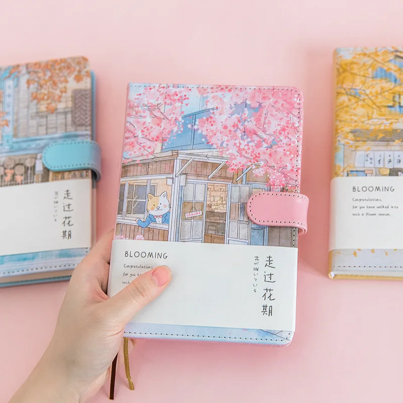 Radošā darba kārtības romantika cherry blossom grāmatiņa ilustrācija režģis ar roku apgleznotus skolas dienasgrāmata, biroja piederumi failus