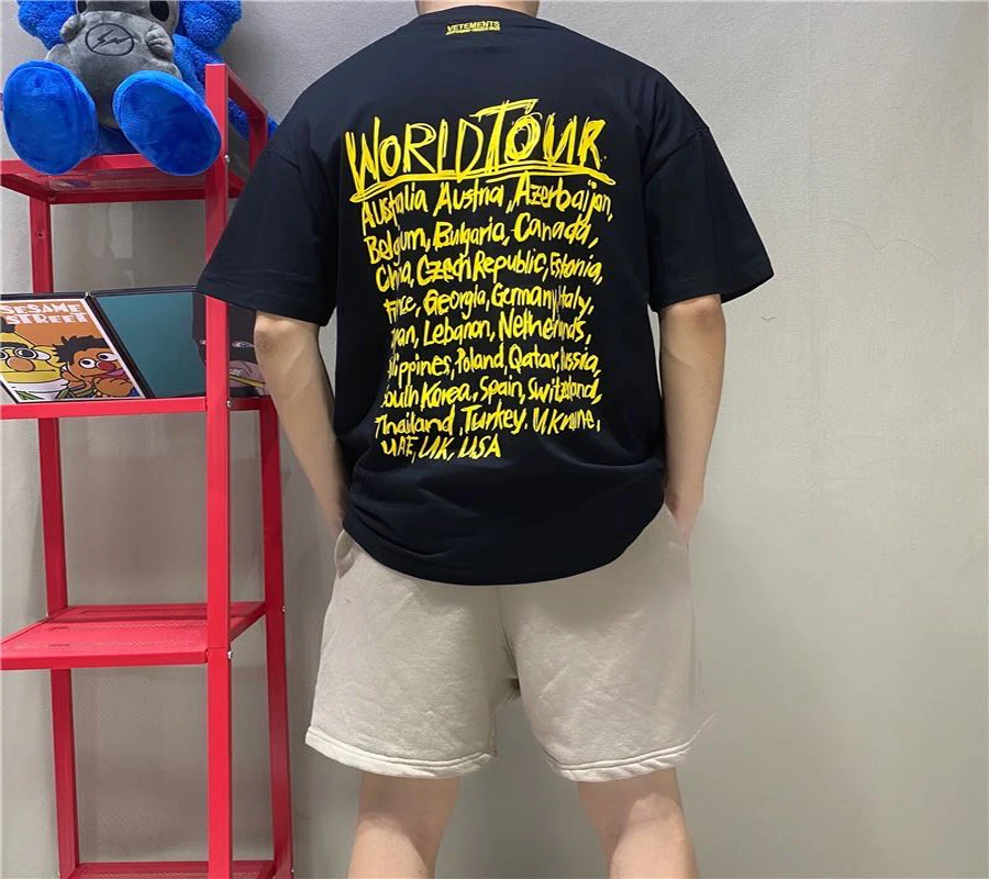 Ir 2021. Vetements T-Kreklu Grafiti Dzeltena Vēstules World Tour Pilsētas Koordinēt Tee Vīrieši Sievietes augstas Kvalitātes Ikdienas Kokvilnas VTM T-krekli