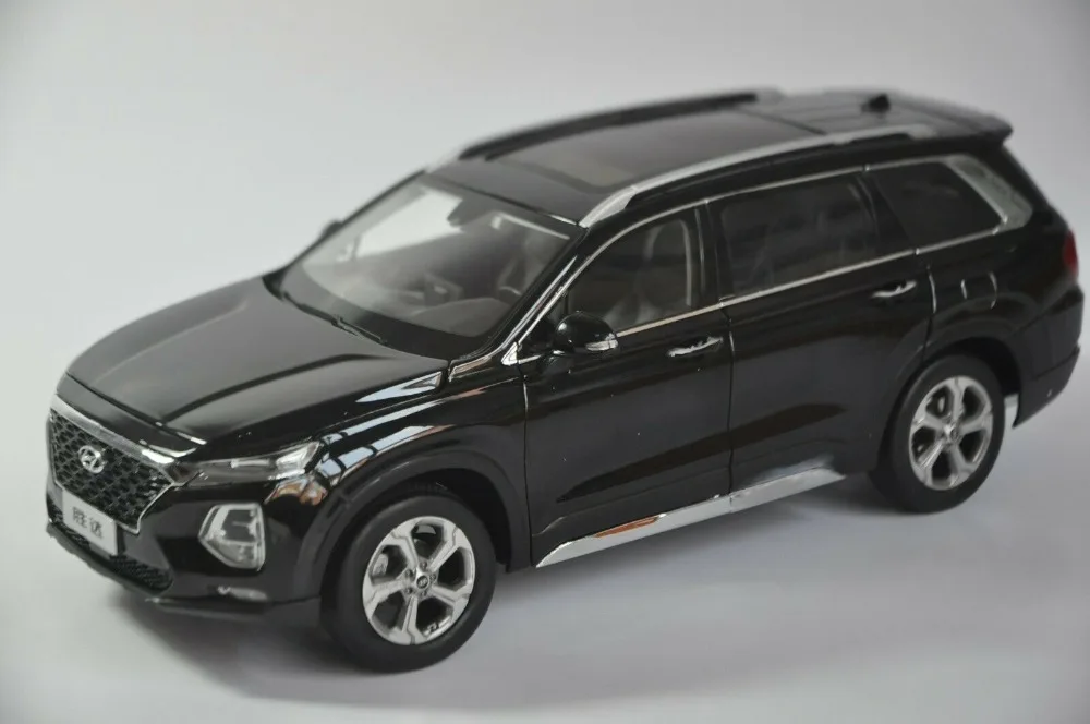 1:18 Lējumiem Modelis Hyundai SantaFe 2019 Black 4th Generation Lielu SUV Sakausējuma Rotaļu Auto Miniatūras Kolekcija Dāvanas