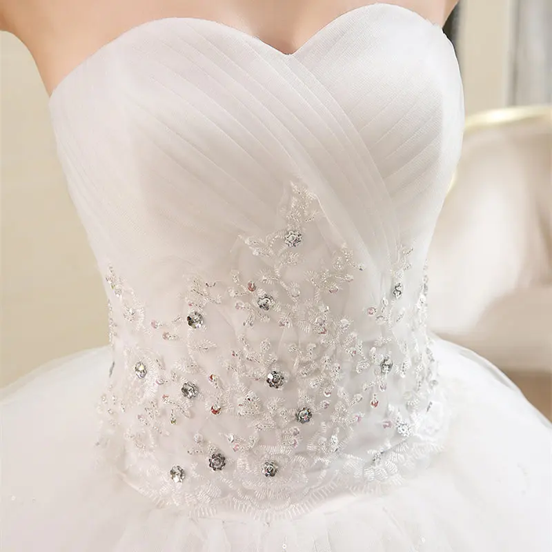 Tas ir YiiYa Kāzu Kleita Kāzu Izšūtām Mežģīnēm Princešu balles Kleitas Baltā Strapless bez Piedurknēm Mežģīnes Up kāzu kleitas HS131